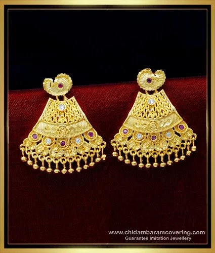 Beautiful Oriental Gold Turkish Jewelry Women`s Earrings Black Background  Stock Photo - Image of handmade, fashion: 101556212