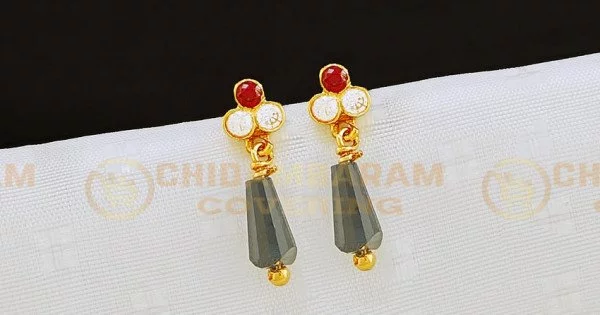 Small Gold Flower Stud Earrings - 18K Yellow Gold