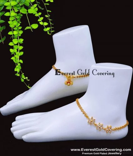 ANK151 - 10.5 Inch Gold Plated Modern White Stone Flower Design Anklet 