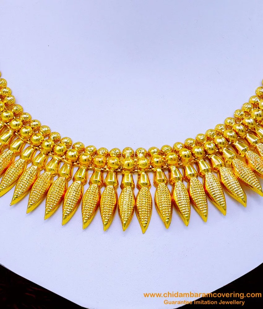 Shop Gold Pendants for Women Priced Under 25000 INR | Gehna