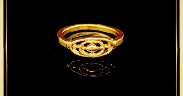 Buy quality Gold hm916 Long Carving ring in Ahmedabad